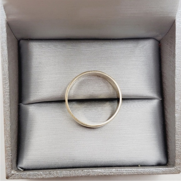 14k Solid Yellow Gold Etched Wedding Band Vintage Ring - Picture 2 of 7